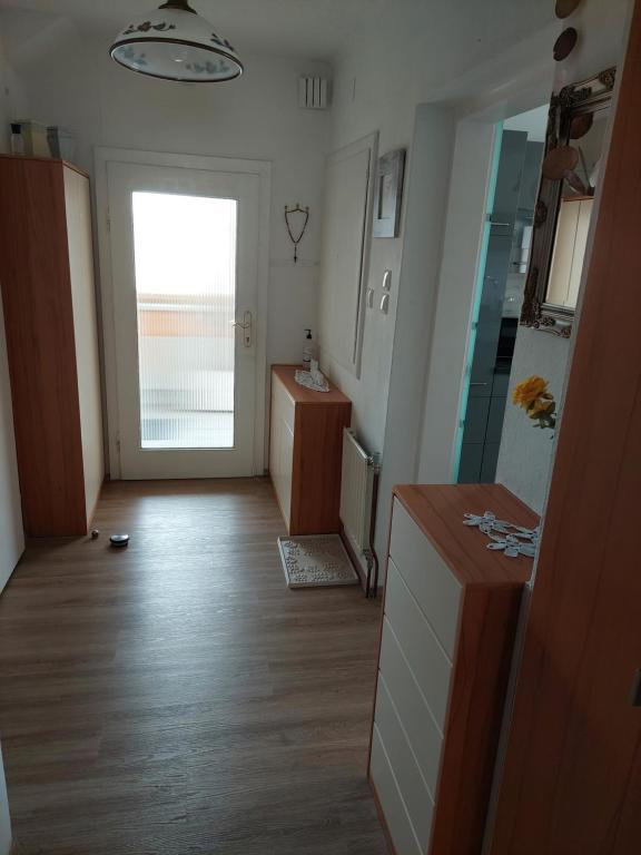Een keuken of kitchenette bij Wohnung mit Charme in Pinsdorf