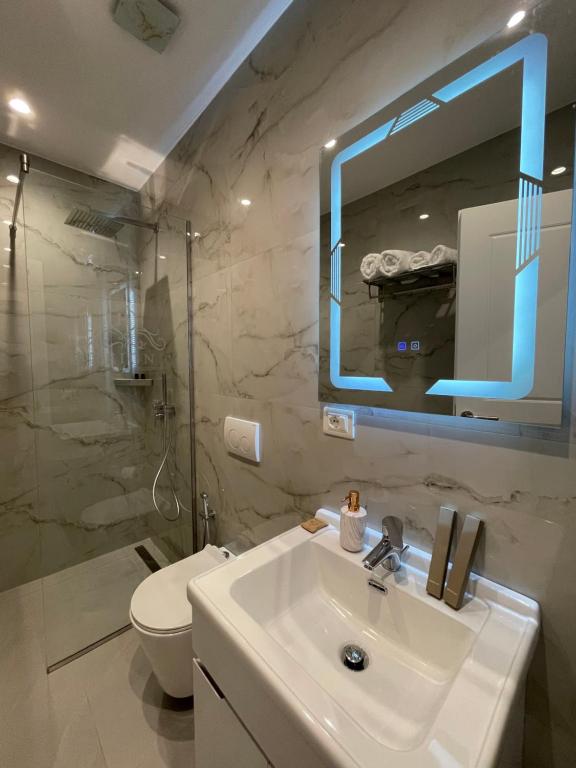 Reign Hotel - Standard Twin Room