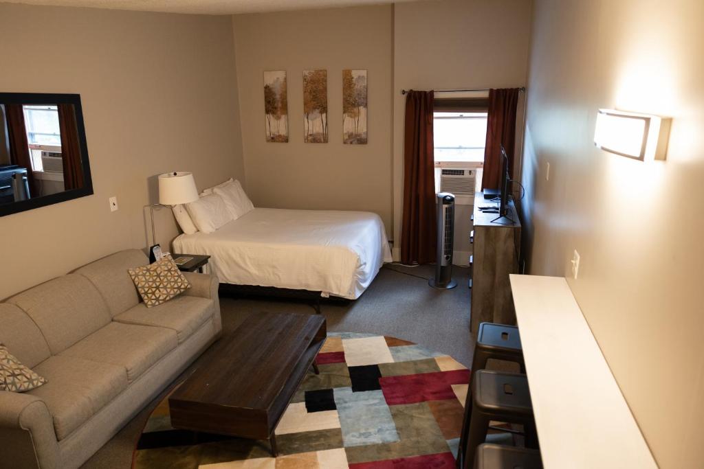 Clear River Inn and Tavern photo
