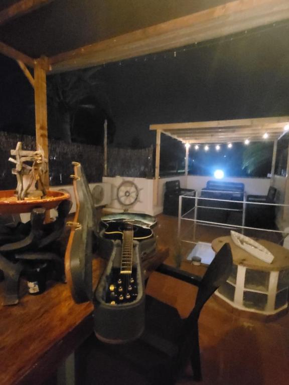 Posezení v ubytování Captain Morgan House