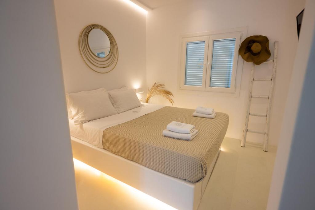 Postel nebo postele na pokoji v ubytování Hyades - Downtown Suites, Mykonos Town