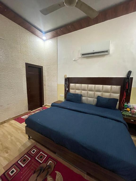 a bedroom with a large blue bed in a room at Best Home Stay in Nagla Dhīmar