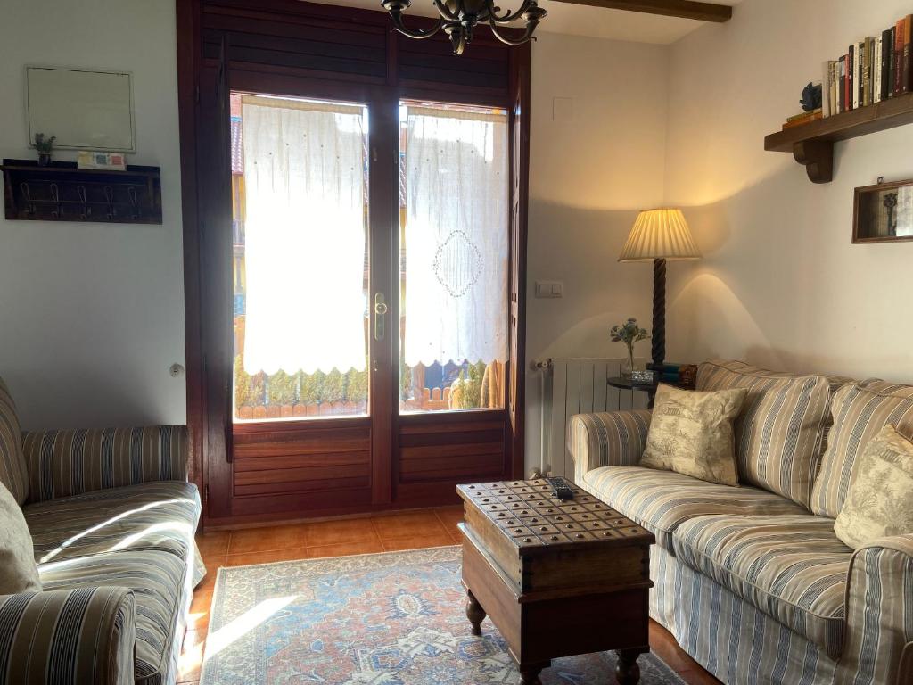 Posedenie v ubytovaní PRECIOSO CHALET JUNTO A POTES CON PISCINA-4 Hab,3 Baños