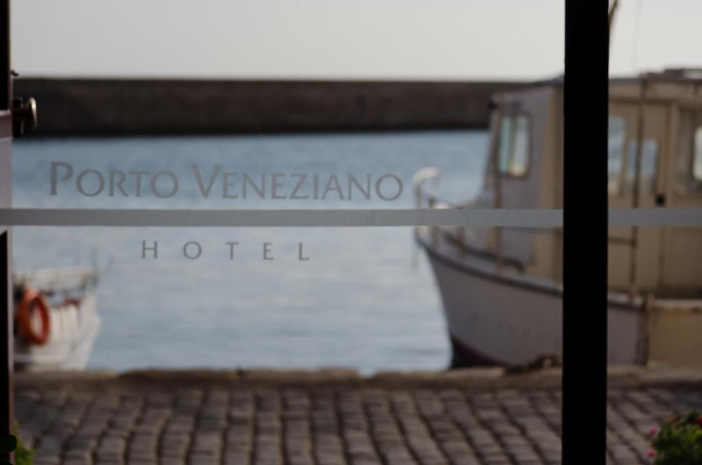 Certifikát, hodnocení, plakát nebo jiný dokument vystavený v ubytování Porto Veneziano Hotel