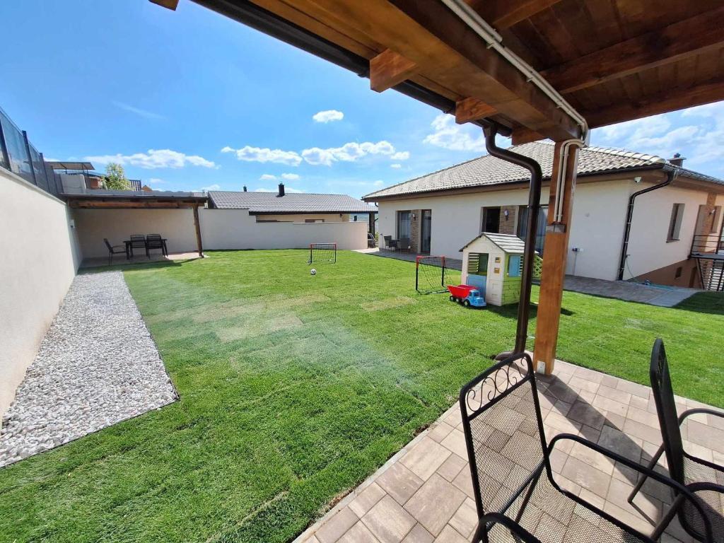 Zahrada ubytování Apartmány Virbo