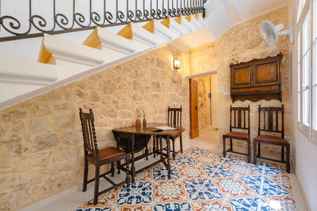 Posezení v ubytování 'Notabile' - Private Townhouse in Mdina
