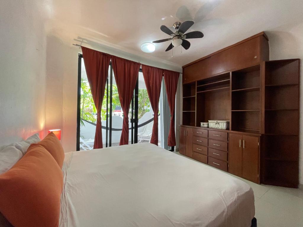 Ένα ή περισσότερα κρεβάτια σε δωμάτιο στο Amaranta Beach