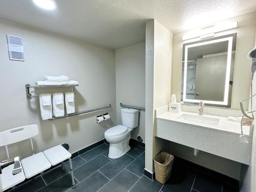 Days Inn by Wyndham Holland photo
