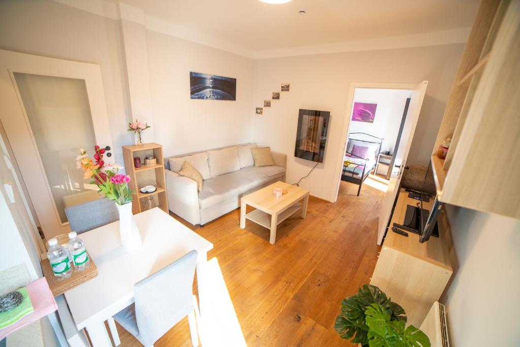 Posezení v ubytování Apartmán Andrasa v Krkonoších se saunou a terasou