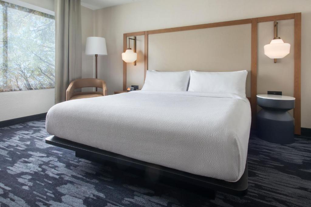 Fairfield Inn Rochester Airport photo