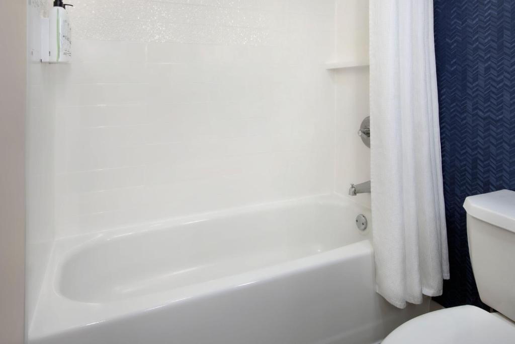 Fairfield Inn Rochester Airport photo
