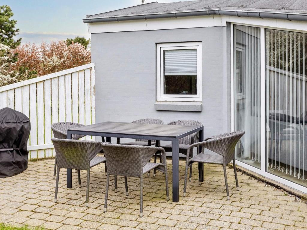 Patio nebo venkovní prostory v ubytování 6 person holiday home in Vestervig-By Traum