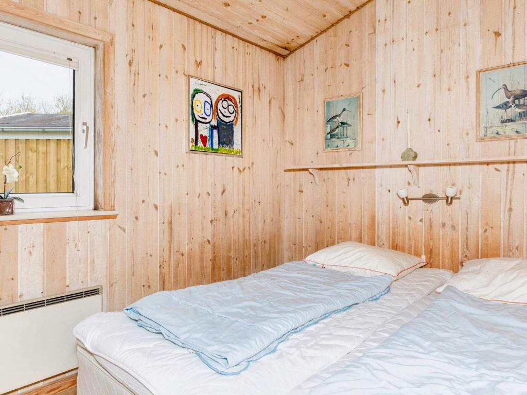 Postel nebo postele na pokoji v ubytování 6 person holiday home in Vestervig-By Traum