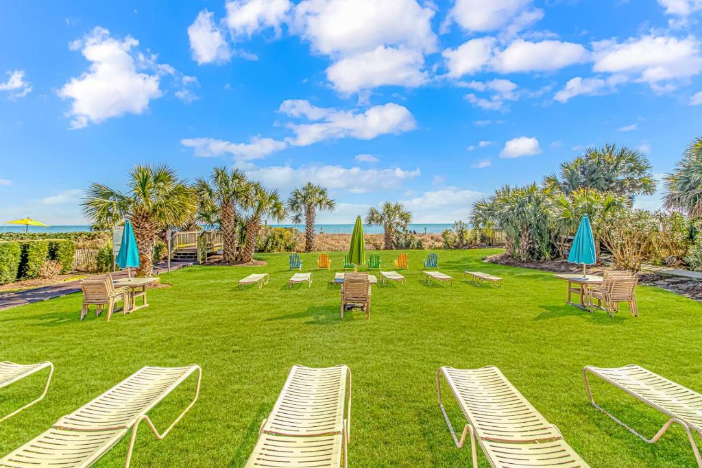 Ein Garten an der Unterkunft Ocean View Double Suite! Sleeps 4 Meridian Plaza 705