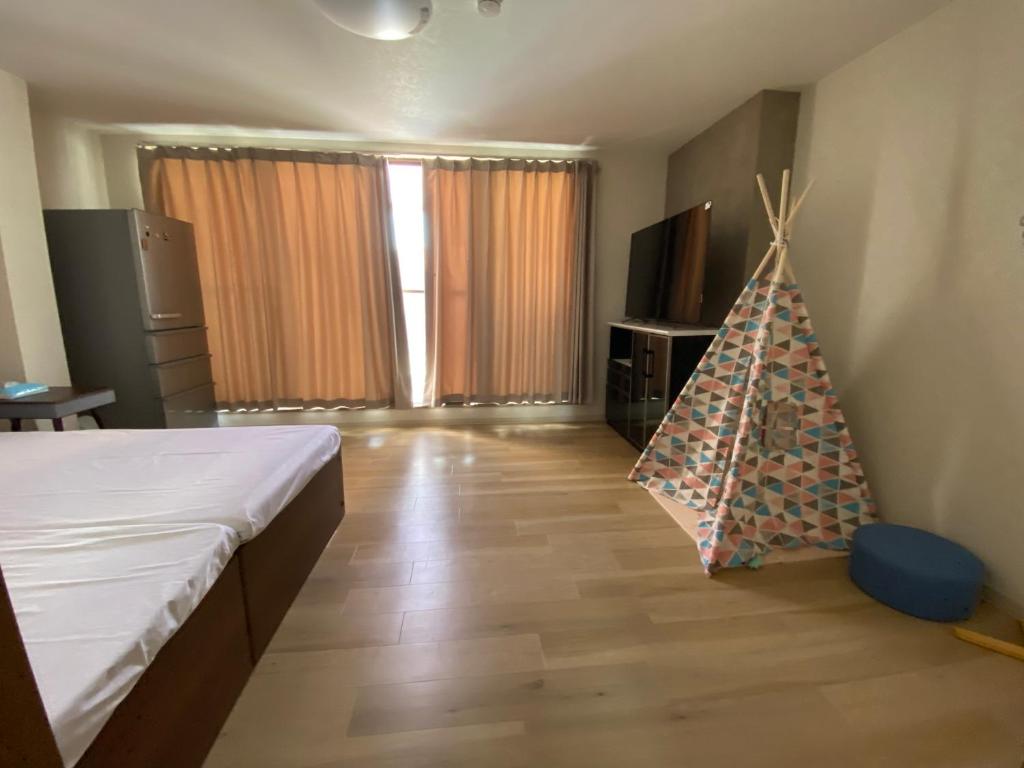 Postel nebo postele na pokoji v ubytování 名古屋市中心步行所到的独栋房子免费停四辆车