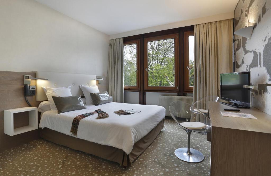 TV a/nebo společenská místnost v ubytování Hôtel Restaurant Vaillant proche Europapark Rulantica