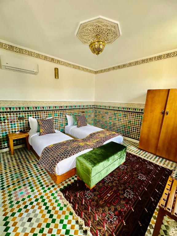 Postel nebo postele na pokoji v ubytování Riad Dilar Fes & Spa