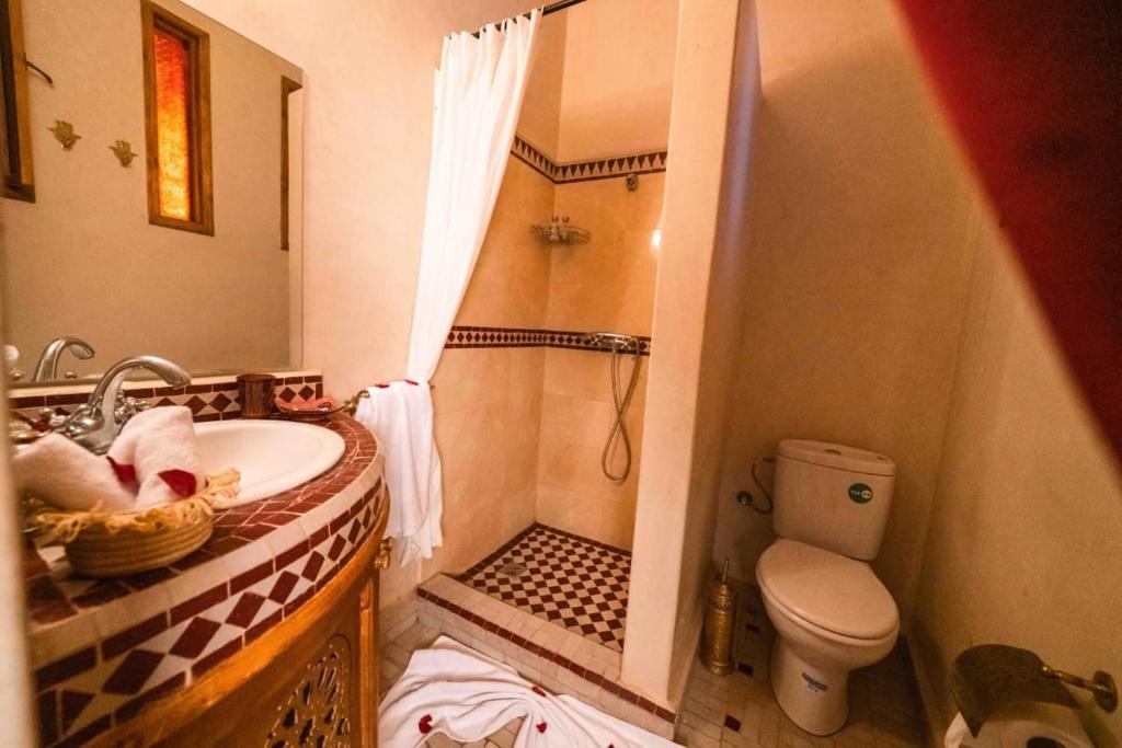Koupelna v ubytování Riad Kiyanjana