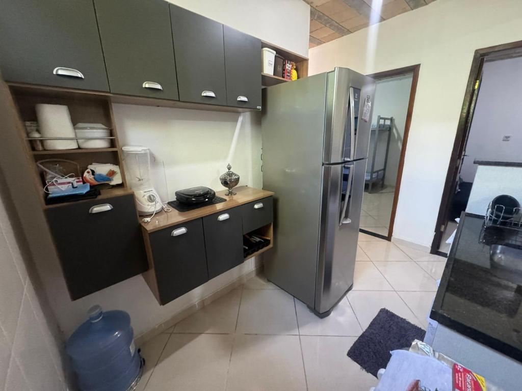 Кухня или мини-кухня в hospedagemsaopedro apartamento com garagem a 13 km de Cabo frio 22 km de arraial do cabo
