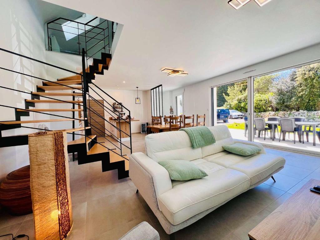 Photo de la galerie de l'établissement Villa T5 - 8 pers - Proche centre & plage - Jardin & terrasse - 3 parkings - Saint-Pierre-Quiberon - FR-1-478-288, à Saint-Pierre-Quiberon