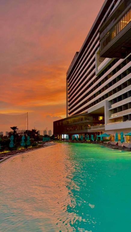 Bazén v ubytování Dreams Vista Cancun Golf & Spa Resort nebo v jeho okolí