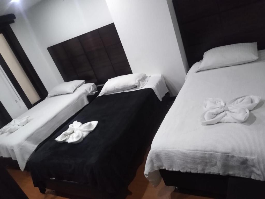 Postel nebo postele na pokoji v ubytování Hotel Bogotá Real