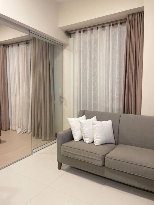 Posezení v ubytování The Mactan Suite at The Mactan Newtown Resort