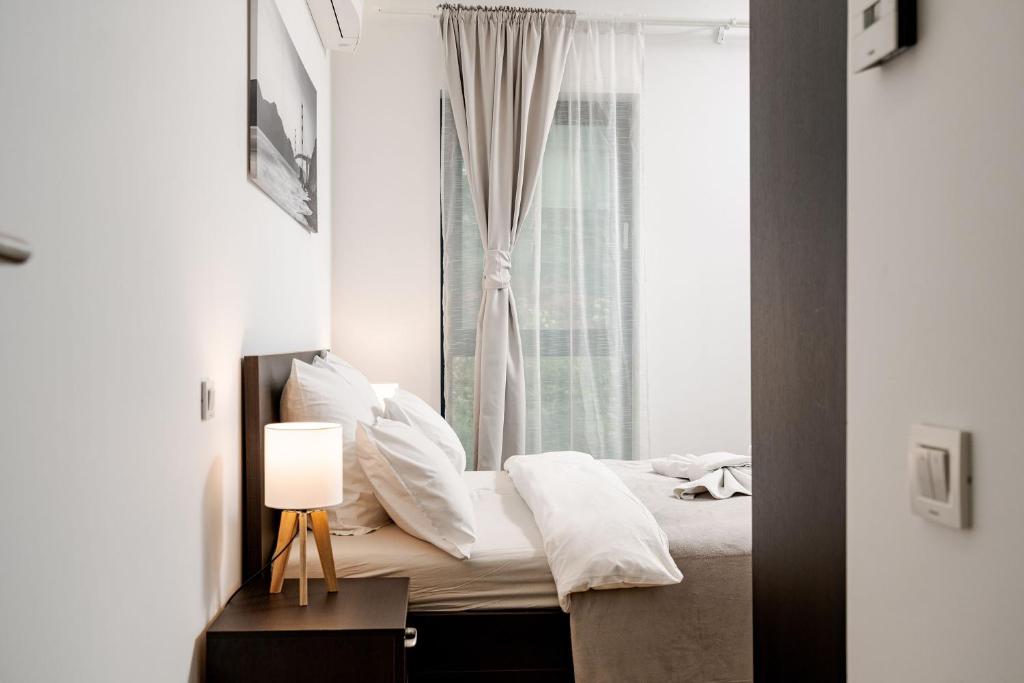 Un pat sau paturi într-o cameră la Romexpo Relax Spacious Apartment