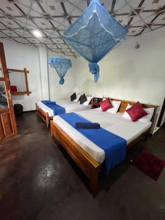 Postel nebo postele na pokoji v ubytování Himansa Homestay