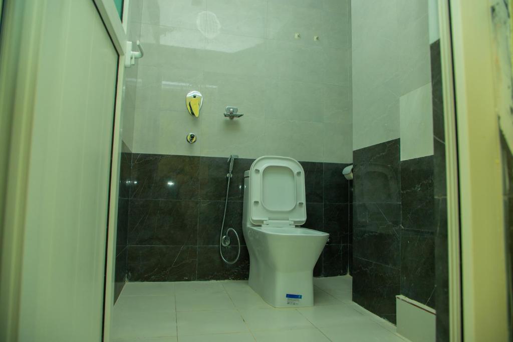 Baðherbergi á Hotel Pokhara Suites