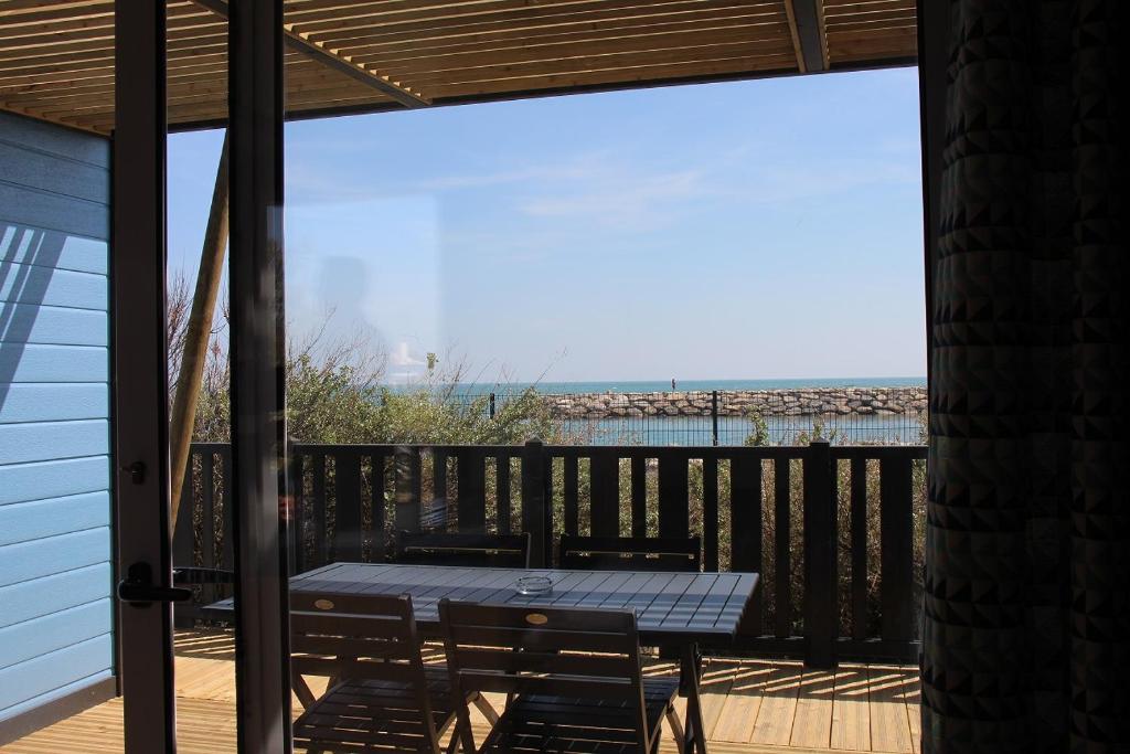 Balkón nebo terasa v ubytování Camping Le Clos du Rhône