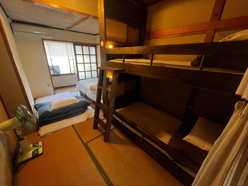 Postel nebo postele na pokoji v ubytování Guesthouse Azumaya