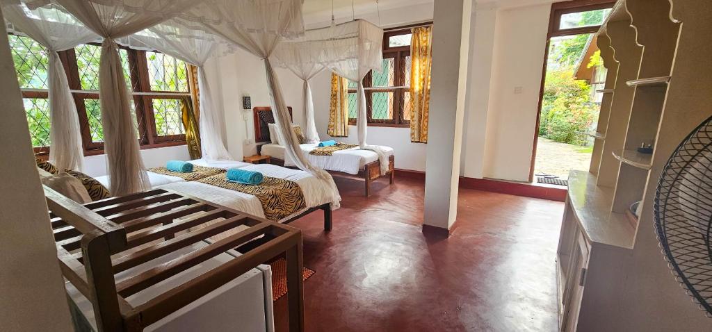 Hilltop Guest House - 18