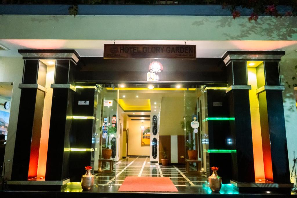Façana o entrada de Hotel Glory Garden