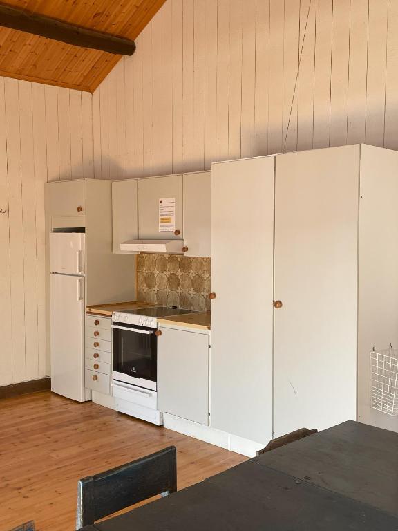 Kuchyň nebo kuchyňský kout v ubytování Sandvikens Fiskeläge Ulvön