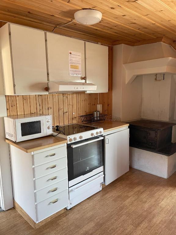 Kuchyň nebo kuchyňský kout v ubytování Sandvikens Fiskeläge Ulvön
