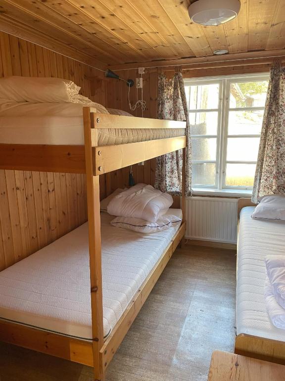 Postel nebo postele na pokoji v ubytování Sandvikens Fiskeläge Ulvön