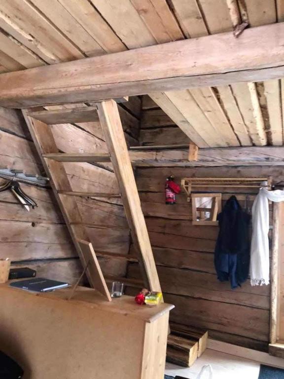 Fotografie z fotogalerie ubytování Gemütliche Blockhütte mit Außentoilette und Badezimmer im Haupthaus v destinaci Jörn