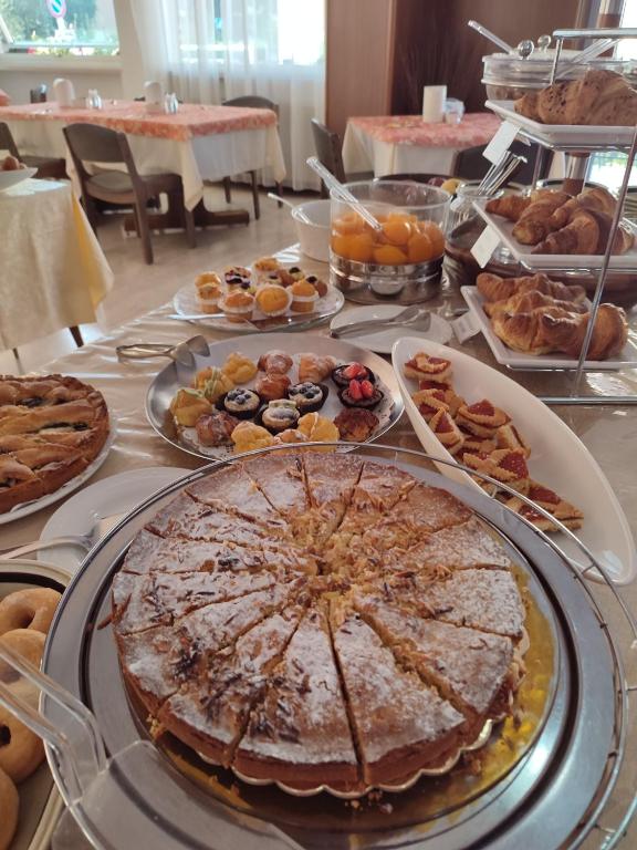 Fotografie z fotogalerie ubytování Albergo Villa Mimosa v destinaci Nago-Torbole