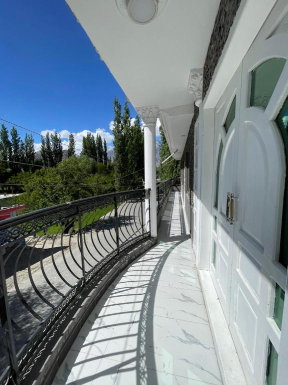 Balkón nebo terasa v ubytování Hotel Graceland Skardu