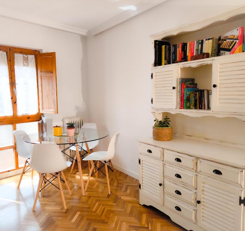 Knižnica v apartmáne
