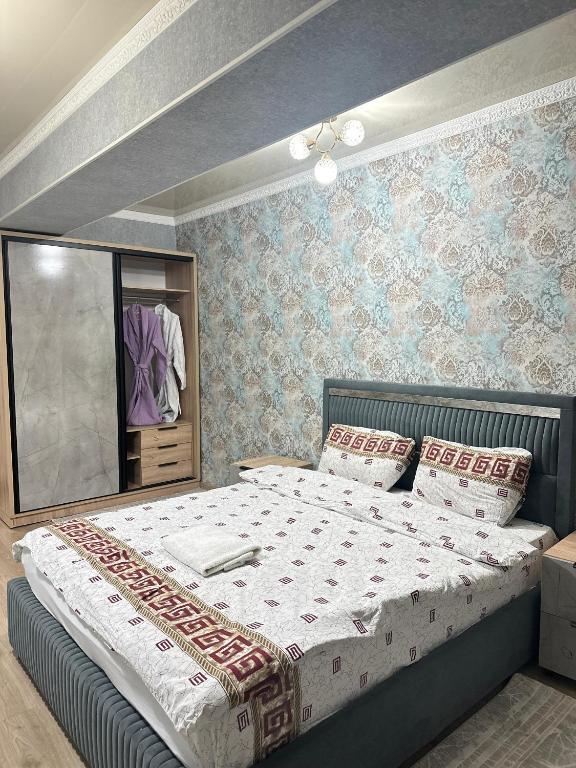 Un pat sau paturi într-o cameră la Bulvar