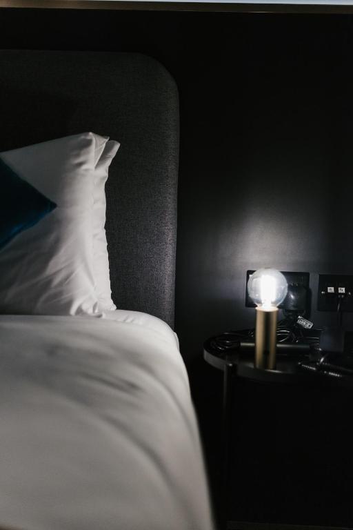 Eleven by Warren Collection - 18