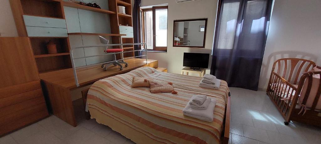 מיטה או מיטות בחדר ב-Da Rox (Casa Vacanza) centro Porto Torres