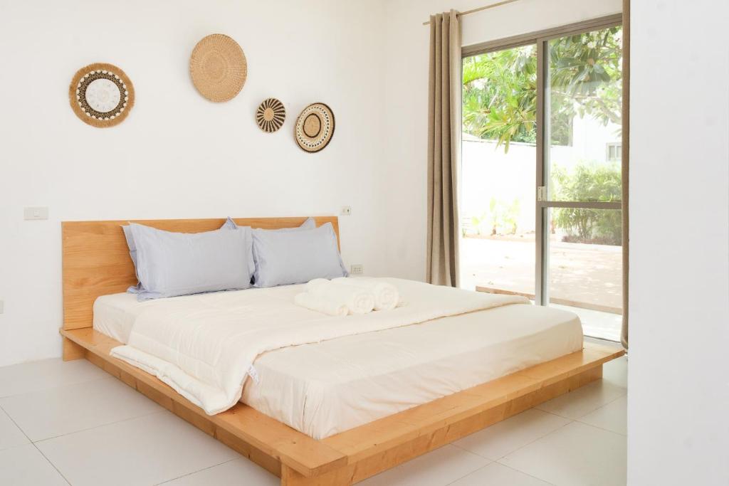 Uma cama ou camas num quarto em Seapearl of Alona