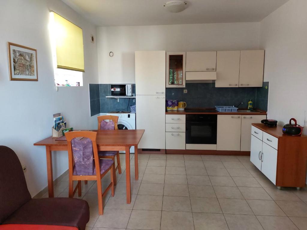 Kuchnia lub aneks kuchenny w obiekcie Latmo Apartment Zadar