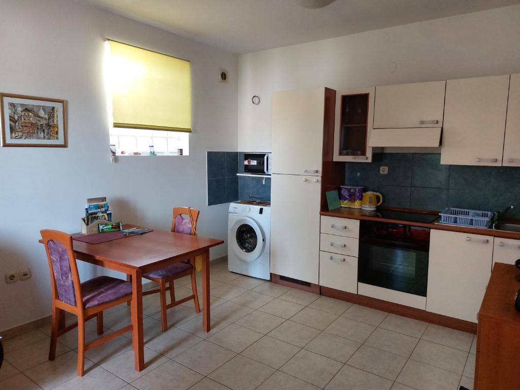 Kuchnia lub aneks kuchenny w obiekcie Latmo Apartment Zadar