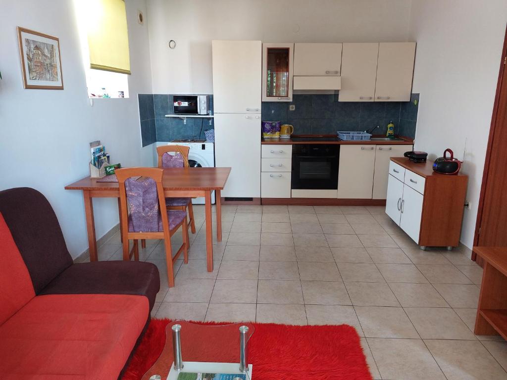 Kuchnia lub aneks kuchenny w obiekcie Latmo Apartment Zadar
