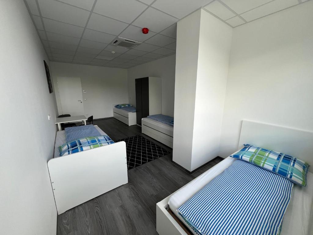 Postel nebo postele na pokoji v ubytování DRIVER ROOMS