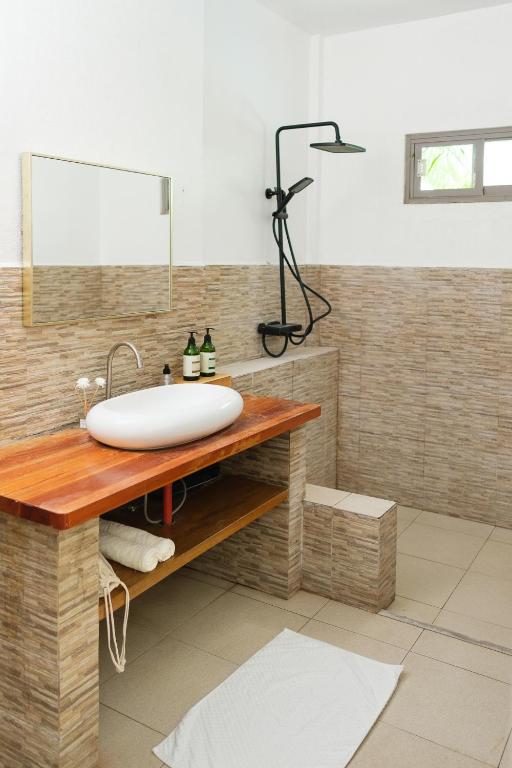 Uma casa de banho em Seapearl of Alona